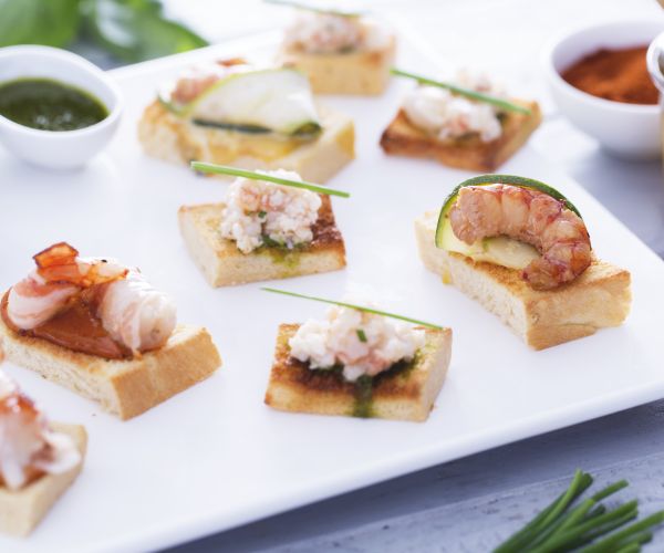 Trio de canapés de pain brioché aux crevettes