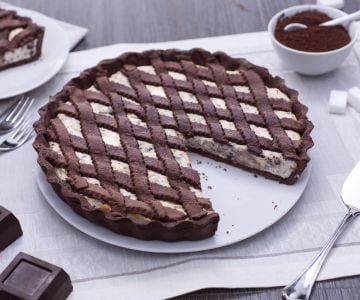 Tarte au cacao avec crème à la ricotta et chocolat