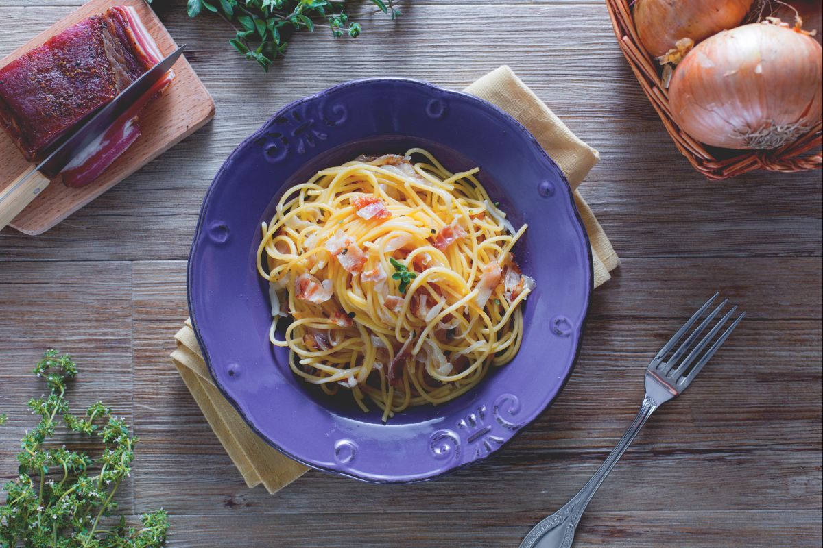 Vermicelles à la sauce aux oignons et pancetta