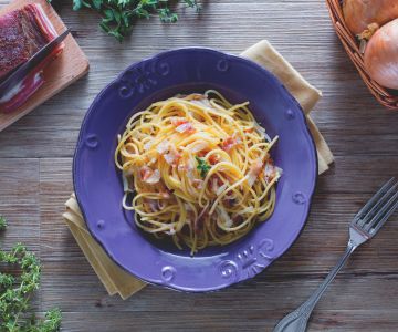 Vermicelles à la sauce aux oignons et pancetta