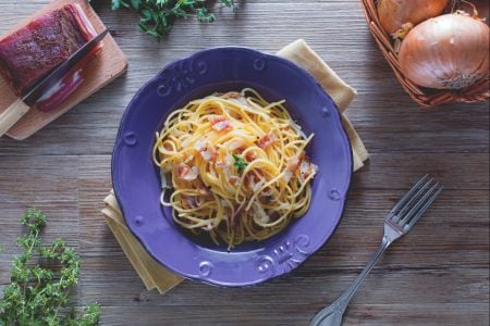 Vermicelles à la sauce aux oignons et pancetta