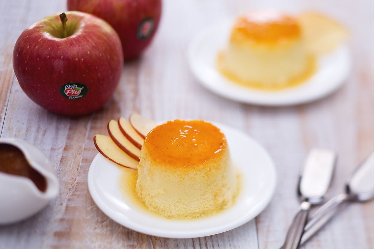 Crème caramel aux pommes avec sauce aux figues