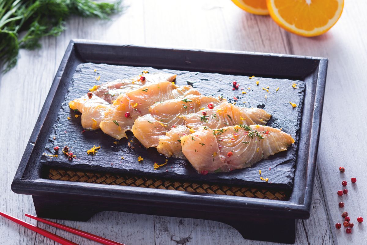 Carpaccio de sériole mariné à la sauce soja