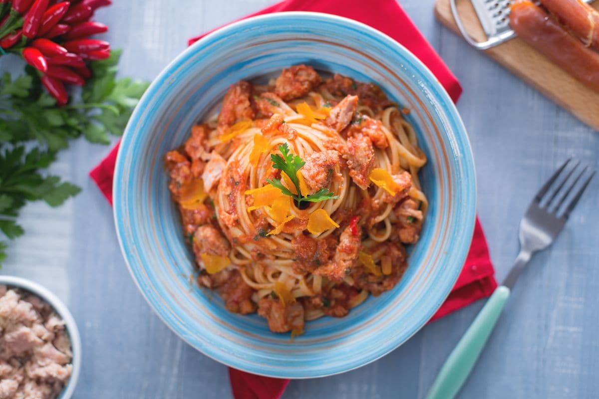 Pâtes avec thon, anchois et poutargue
