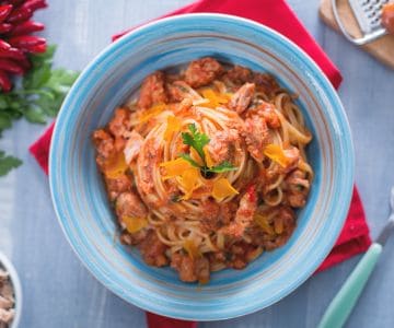 Pâtes avec thon, anchois et poutargue