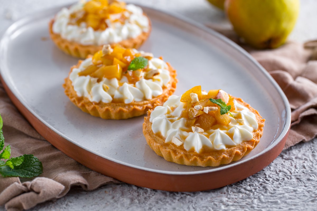 Tartelettes à la crème de Skyr, poires et noix de cajou