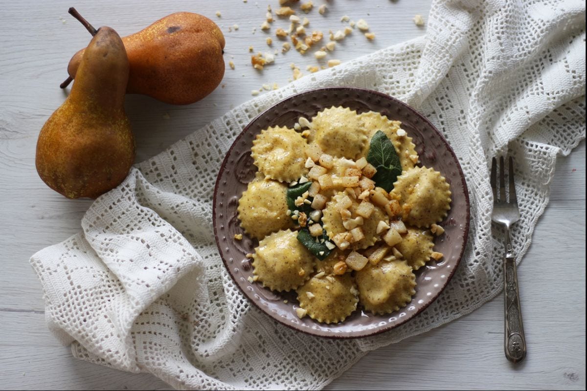 Raviolis de sarrasin aux poires et taleggio