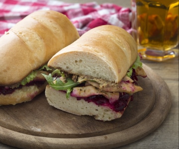 Sandwich à la betterave et poulet épicé