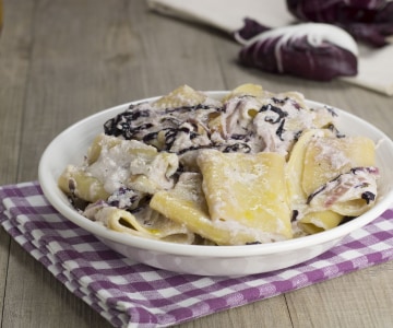 Paccheri au radicchio et fondue de fontina