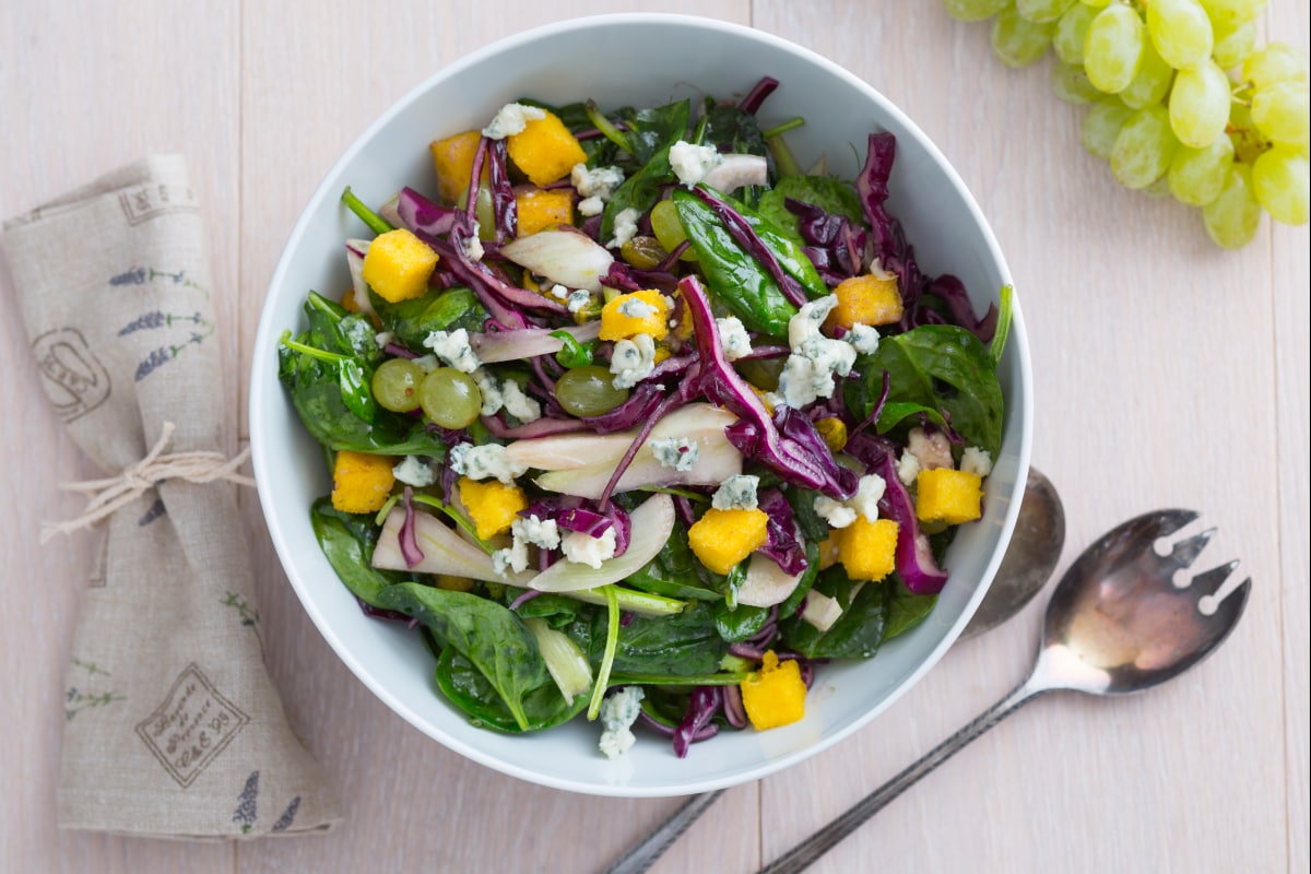 Salade d'hiver avec croûtons de polenta