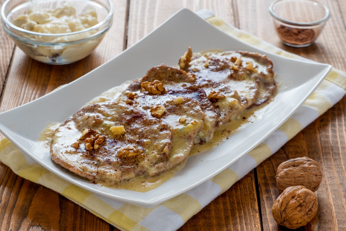 Escalopes au gorgonzola avec noix et cacao