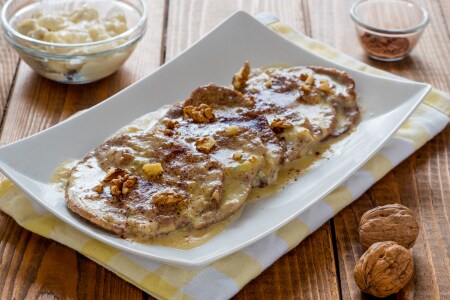 Escalopes au gorgonzola avec noix et cacao