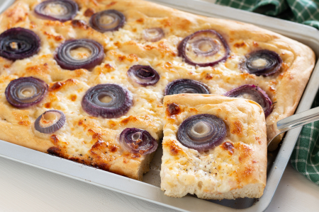 Focaccia aux oignons et stracchino