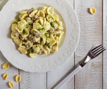 Orecchiette avec crème de pommes de terre, brocolis et saucisse