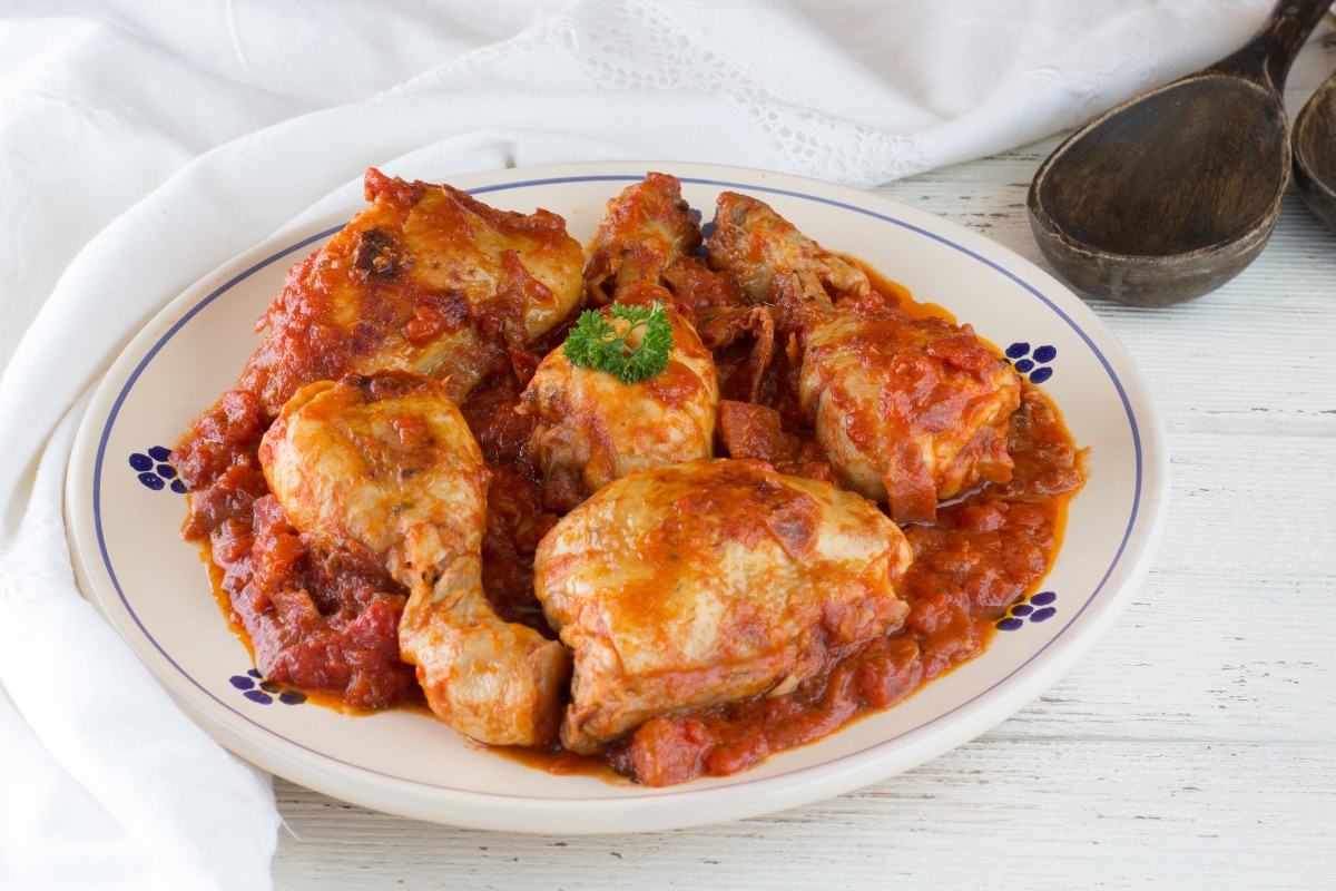 Poulet au jambon cru à la tomate