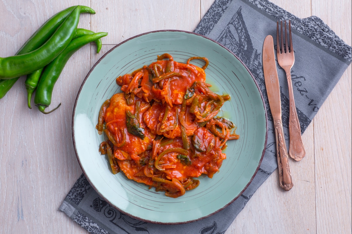 Longe mijotée avec oignons et piment