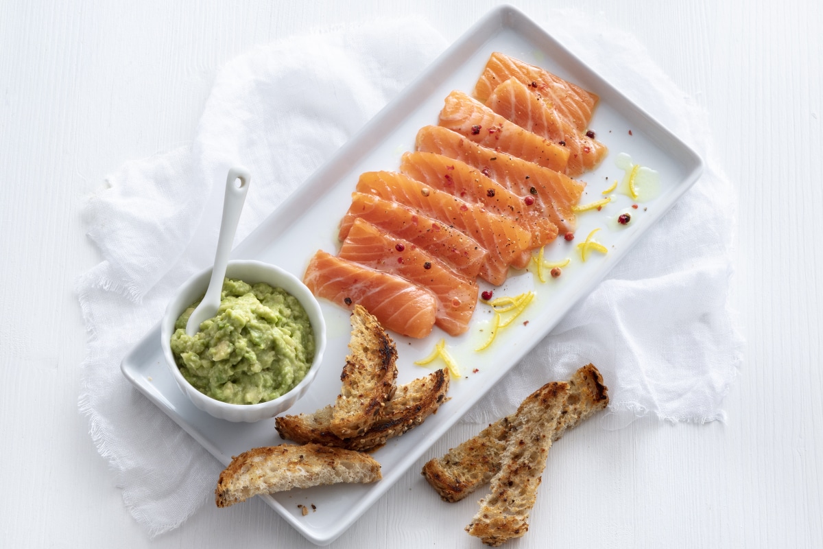 Carpaccio de saumon avec guacamole au citron vert
