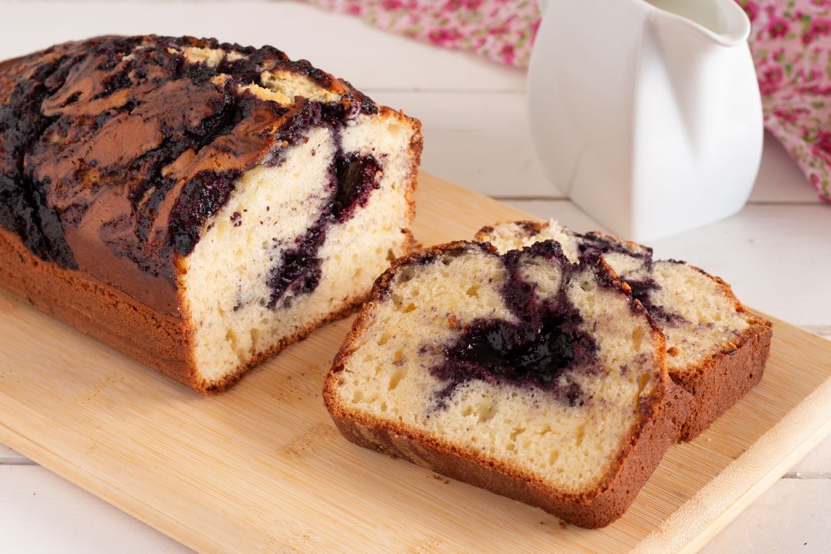 Cake à la ricotta et confiture de myrtilles
