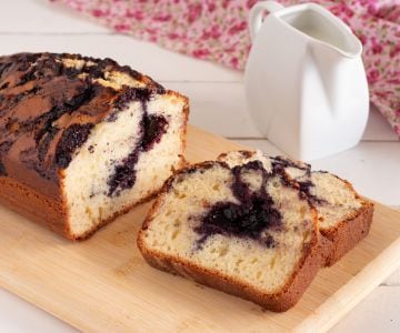 Cake à la ricotta et confiture de myrtilles