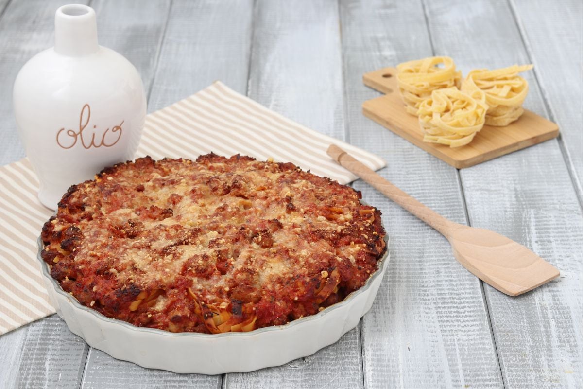 Nids de tagliatelles au ragoût de saucisse