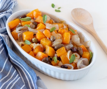 Potiron à la poêle avec oignons et olives