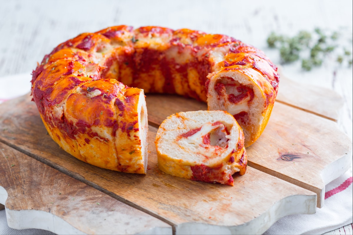 Couronne de pizza haute et moelleuse