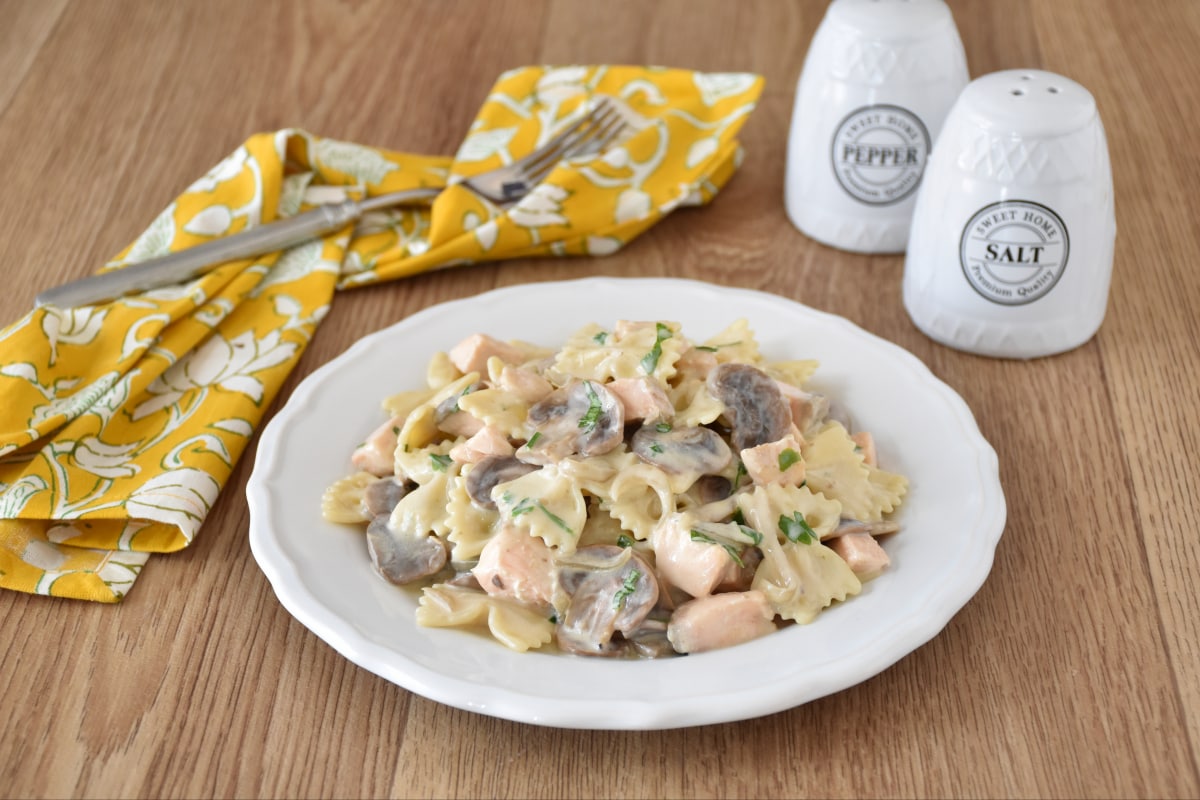 Pâtes au saumon et champignons crémeuses