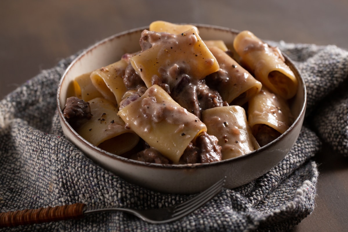 Paccheri pecorino, poivre et saucisse