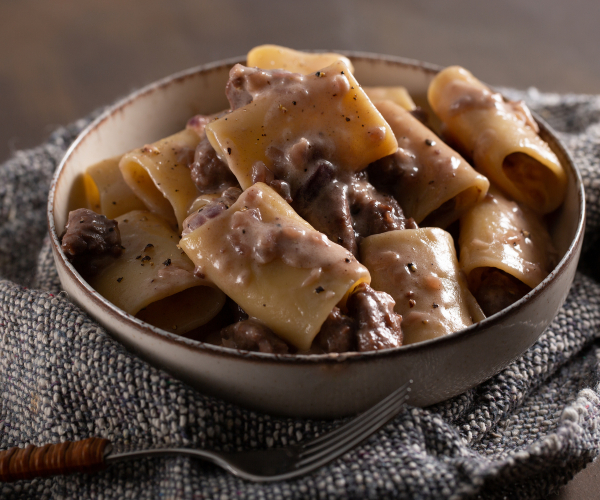 Paccheri pecorino, poivre et saucisse