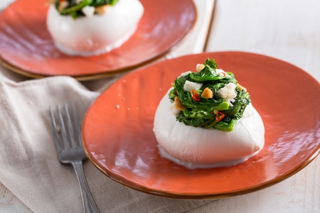 Mozzarella farcie avec des pousses de navet