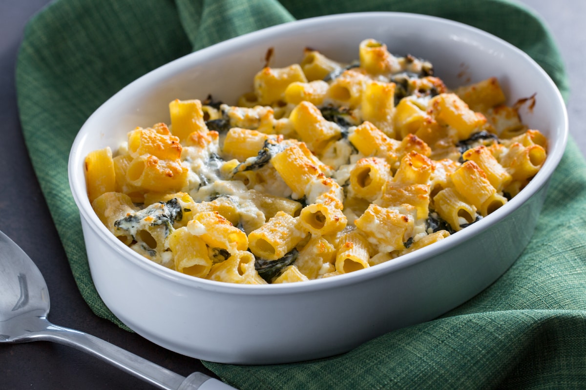Pâtes au four avec feta et épinards