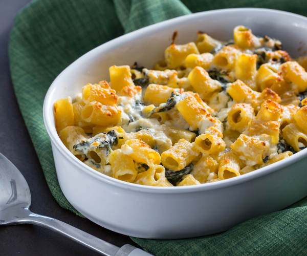 Pâtes au four avec feta et épinards