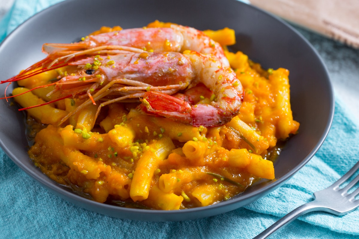 Maccheroni à la crème de potiron et crevettes flambées