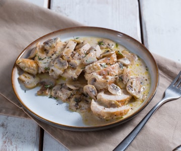 Blanc de poulet au lait et champignons