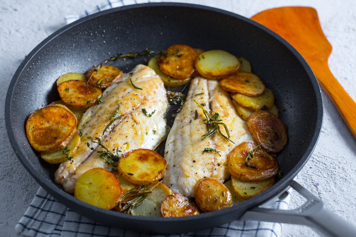 Filets de dorade et pommes de terre à la poêle