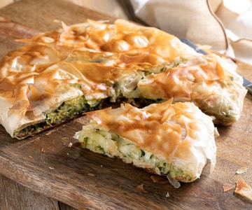 Tarte salée de pâte phyllo à la poêle avec courgettes