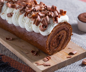 Rouleau au cacao avec crème et Nutella