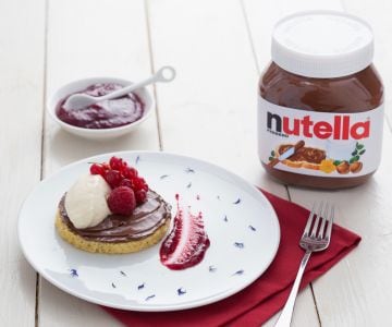 Gaufre de pandoro avec mousse de ricotta et Nutella®
