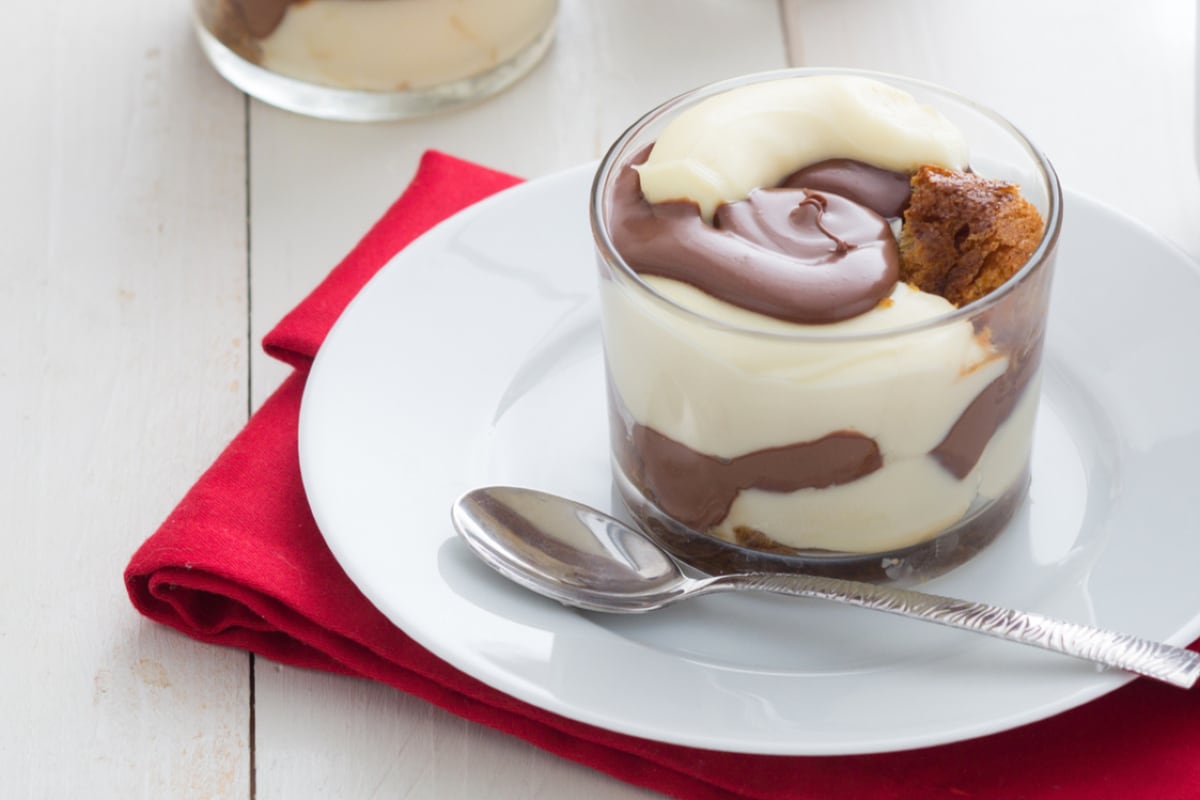 Coupes de pandoro, crème et Nutella®