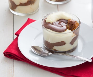 Coupes de pandoro, crème et Nutella®