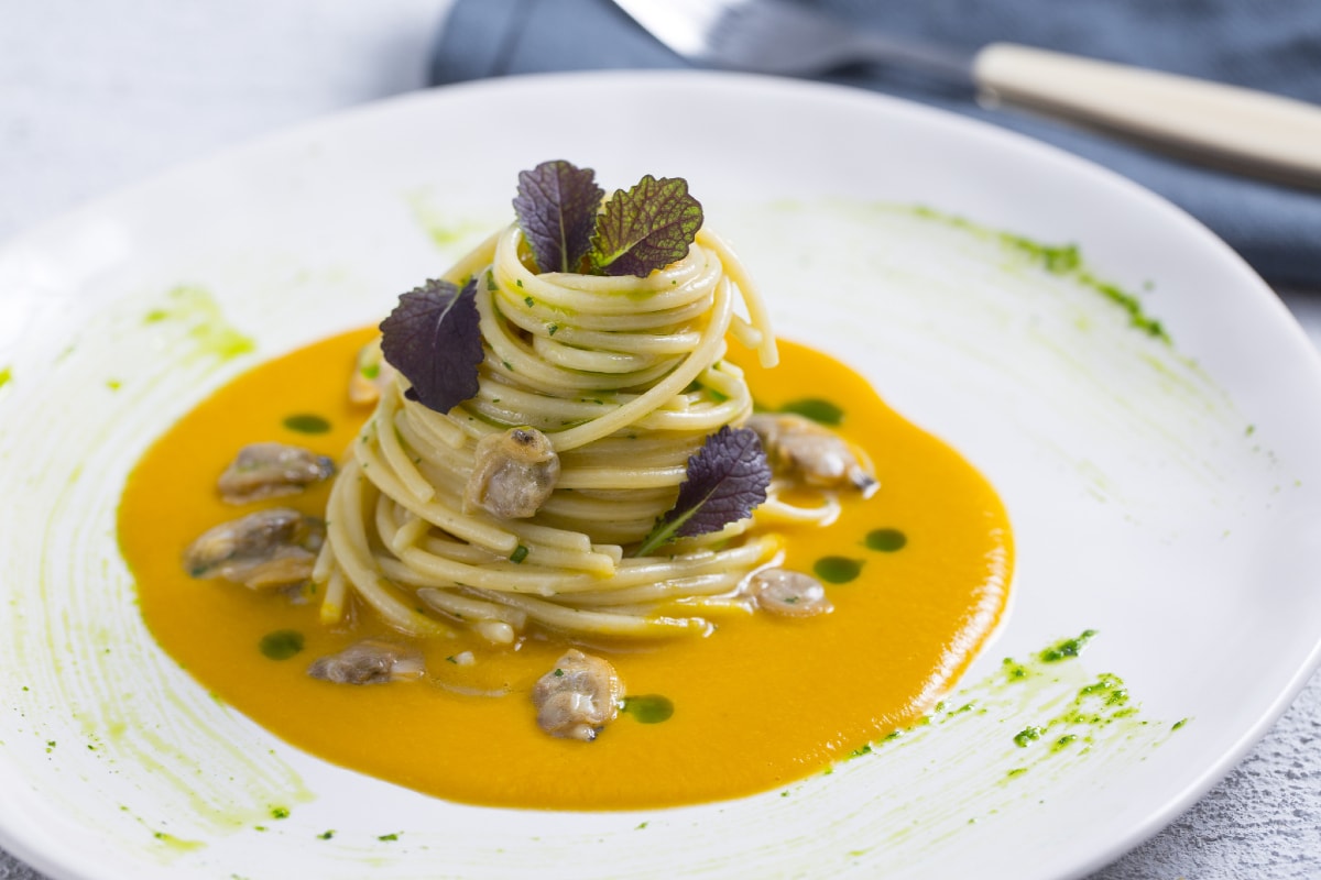 Spaghetti aux palourdes avec sauce de potiron et moutarde de mandarine