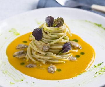 Spaghetti aux palourdes avec sauce de potiron et moutarde de mandarine