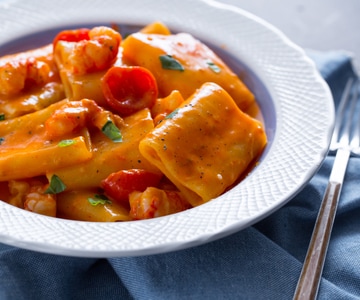 Paccheri avec provola et crevettes