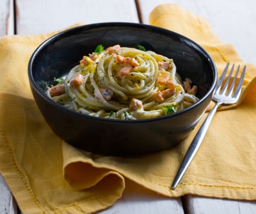 Spaghetti au saumon et stracciatella au basilic