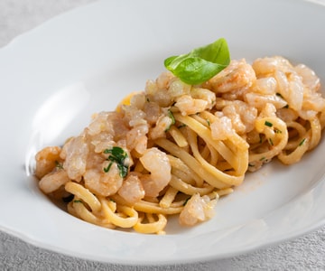 Linguine à l'ail, huile et piment avec crevettes