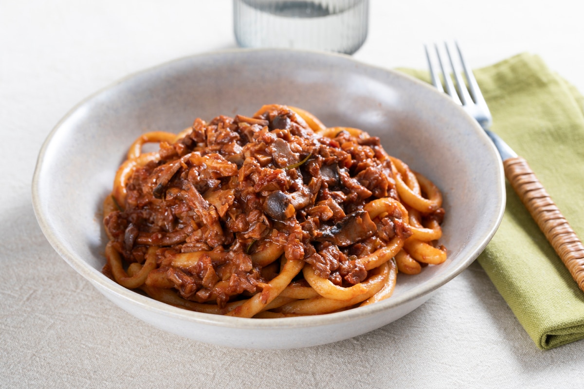 Pici avec ragoût de champignons et noix