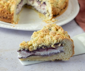 Gâteau émietté à la ricotta et à la confiture