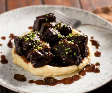 Plat de côte braisé avec purée