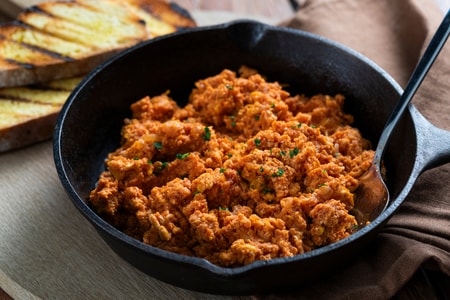 Œufs brouillés à la tomate