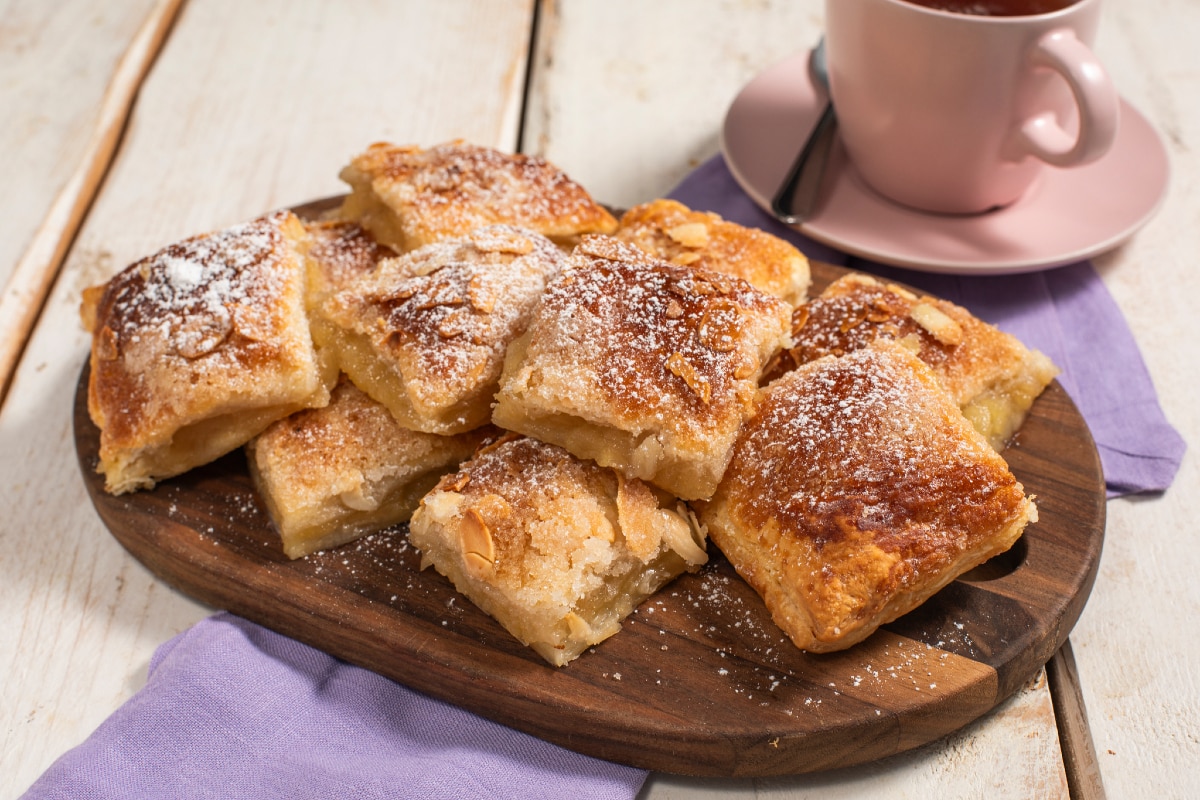 Carrés de pâte feuilletée aux pommes